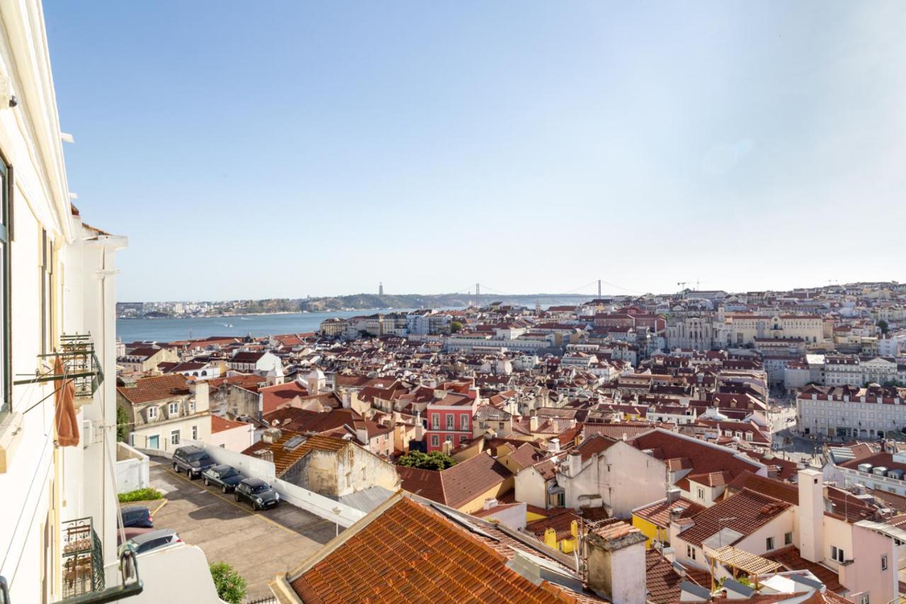 Joivy Marvelous 3-Bed Home With Astonishing View And Terrace, Nearby St George Castle Lisboa Extérieur photo