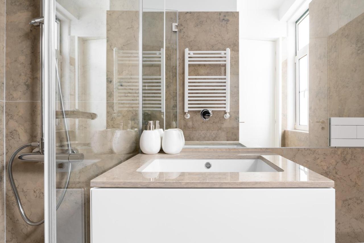 Joivy Marvelous 3-Bed Home With Astonishing View And Terrace, Nearby St George Castle Lisboa Extérieur photo